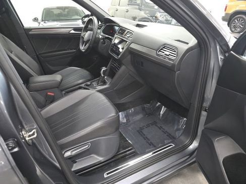 Used 2024 Volkswagen Tiguan SE R-Line AWD/4WD image 5