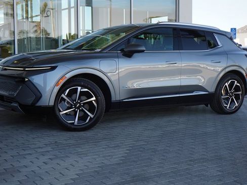 New 2025 Chevrolet Equinox EV LT image 4