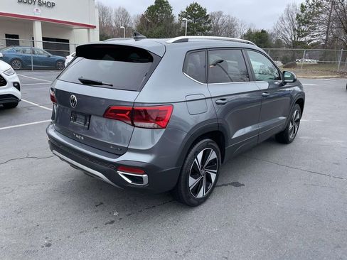 Used 2024 Volkswagen Taos SE image 9