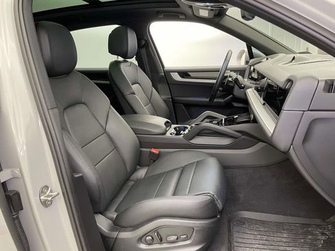 Used 2025 Porsche Cayenne S image 24