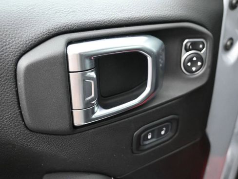 Used 2023 Jeep Wrangler Unlimited Sahara image 11