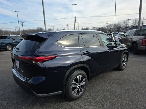 Used 2023 Toyota Highlander XLE image 5