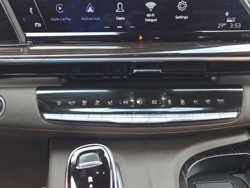 Used 2022 Cadillac Escalade ESV Premium Luxury image 39