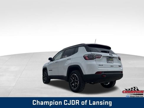 Used 2025 Jeep Compass Trailhawk AWD/4WD image 11