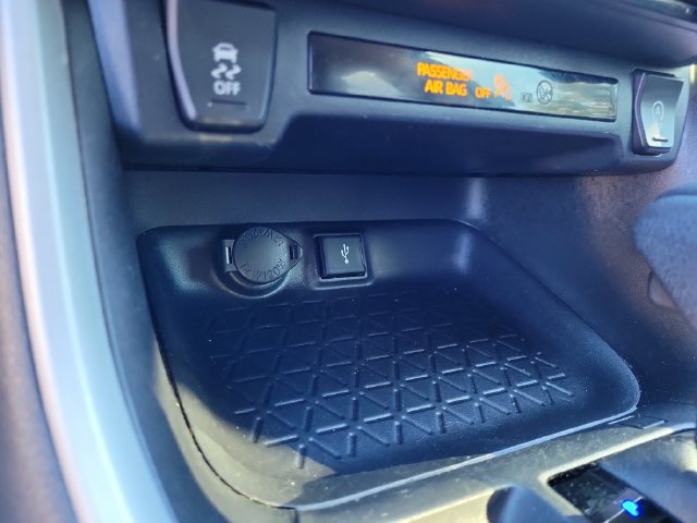 Used 2022 Toyota RAV4 XLE FWD image 33