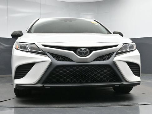 Certified 2020 Toyota Camry SE image 22