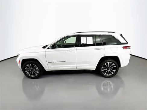 Used 2022 Jeep Grand Cherokee Overland w/ Luxury Tech Group IV image 4