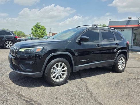 Used 2020 Jeep Cherokee Latitude w/ Safety Group AWD/4WD image 3