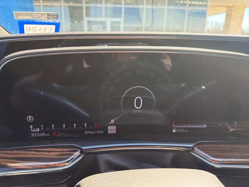 Used 2024 Cadillac Escalade Luxury image 9