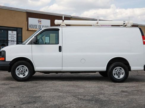 Used 2011 GMC Savana 2500 RWD image 2