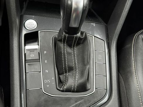 Used 2021 Volkswagen Tiguan SE image 38