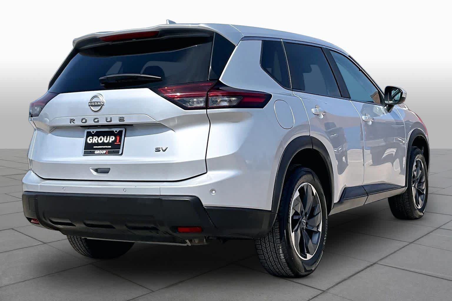Used 2024 Nissan Rogue SV FWD image 13