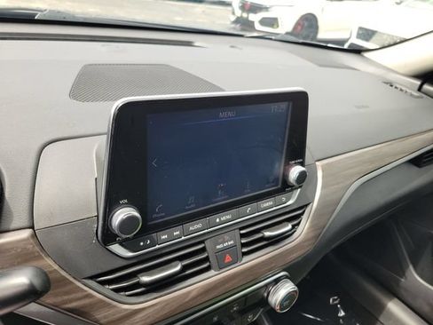 Used 2024 Nissan Altima 2.5 SV FWD image 26