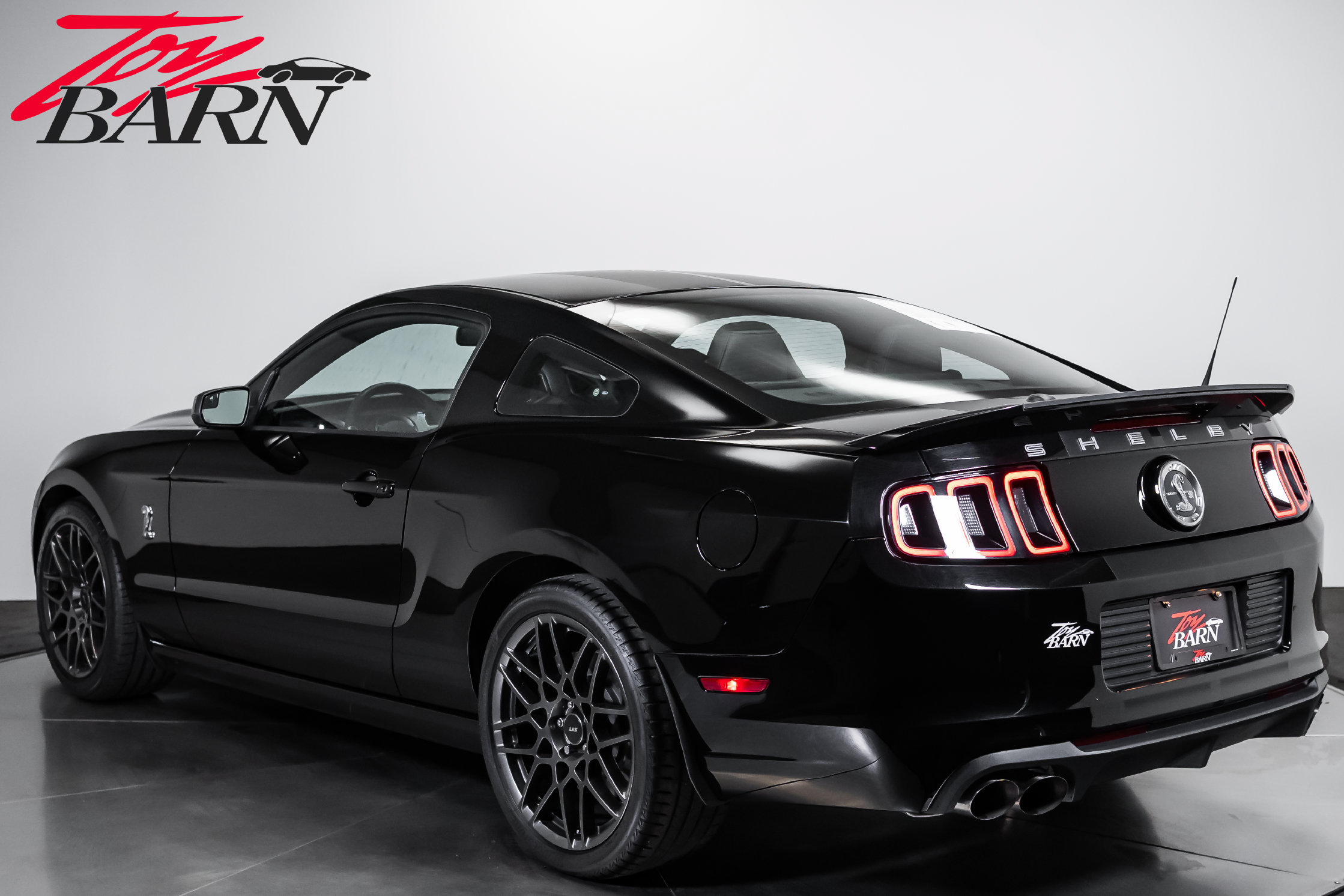 Used 2013 Ford Mustang Shelby GT500 RWD image 3