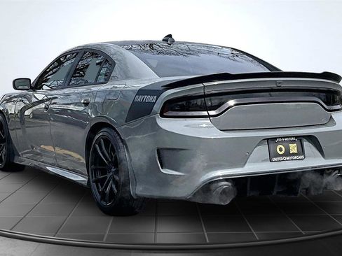 Used 2018 Dodge Charger R/T image 4