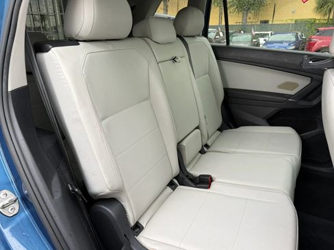 Used 2018 Volkswagen Tiguan SE FWD image 17