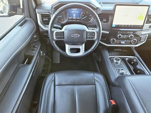 Used 2024 Ford Expedition XLT image 9