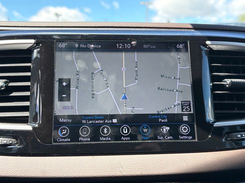 Used 2020 Chrysler Pacifica Touring w/ Advanced Safetytec Group FWD image 9