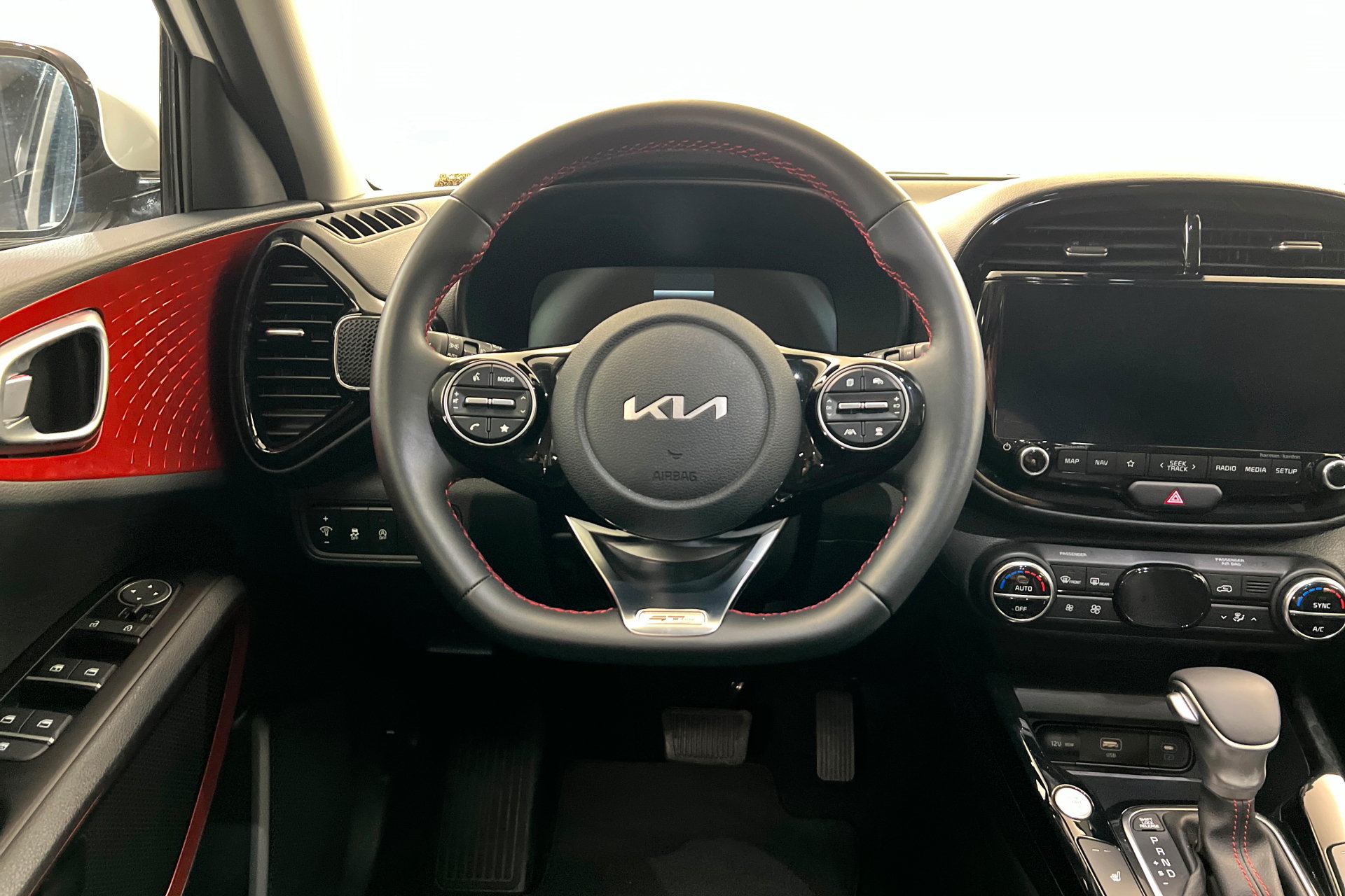 Used 2025 Kia Soul GT-Line w/ GT-Line Technology Package FWD image 13