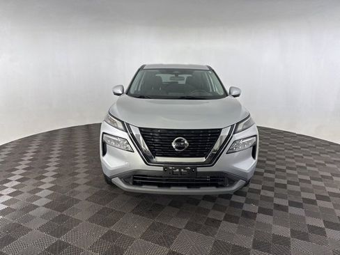 Certified 2021 Nissan Rogue SV image 2