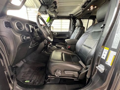Used 2019 Jeep Wrangler Unlimited Sahara AWD/4WD image 18
