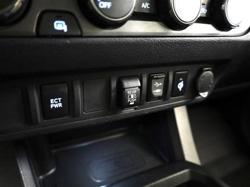 Used 2019 Toyota Tacoma TRD Sport image 21