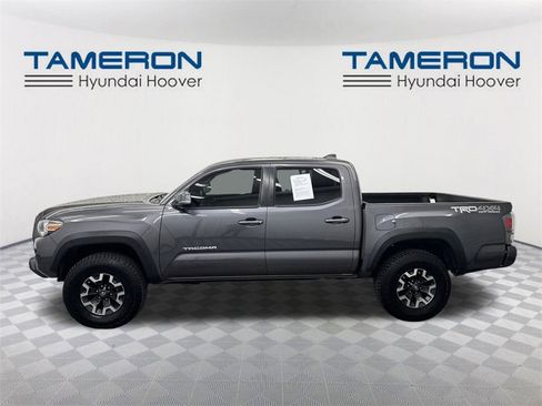 Used 2021 Toyota Tacoma TRD Off-Road image 2