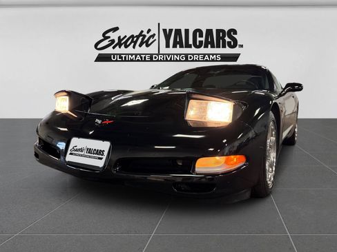 Used 2004 Chevrolet Corvette Coupe w/ Preferred Equipment Group RWD image 11