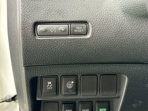Used 2017 Nissan Rogue SV AWD/4WD image 11