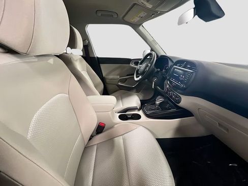 Certified 2025 Kia Soul LX image 26
