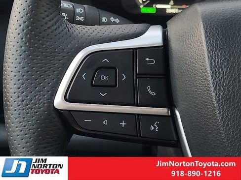Used 2025 Toyota Sienna Limited AWD/4WD image 28