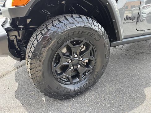 Used 2022 Jeep Gladiator Sport AWD/4WD image 6