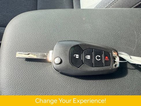 Used 2025 Chevrolet Trax RS w/ Sunroof Package FWD image 28