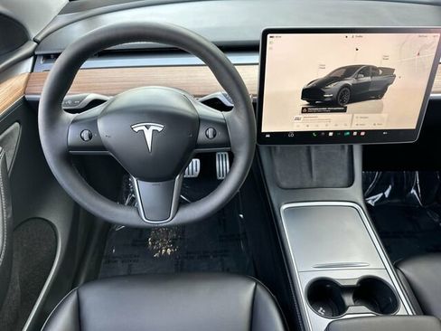 Used 2024 Tesla Model Y Performance image 17