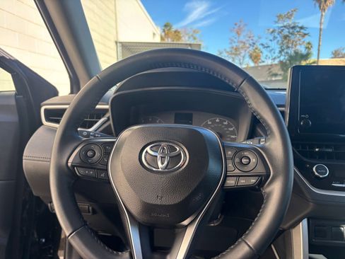 Used 2025 Toyota Corolla Cross LE image 34