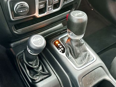 Used 2022 Jeep Wrangler Unlimited Sport image 16