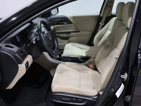 Used 2017 Honda Accord EX image 11