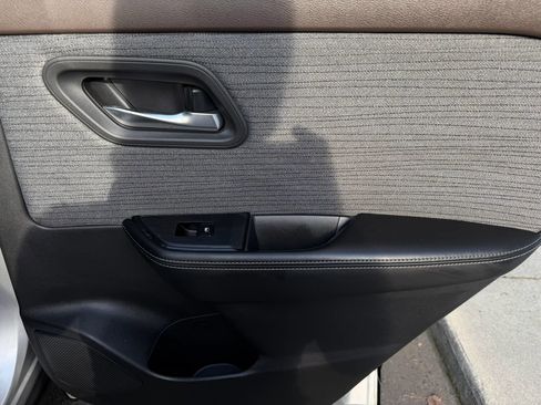 Used 2021 Nissan Rogue SV image 11