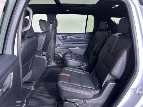 New 2026 Chevrolet Traverse RS w/ LPO, Floor Liner Package image 93