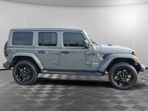 Used 2022 Jeep Wrangler Unlimited Sahara w/ Cold Weather Group AWD/4WD image 9