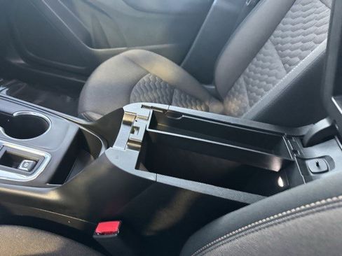 Used 2018 Chevrolet Equinox LT image 23