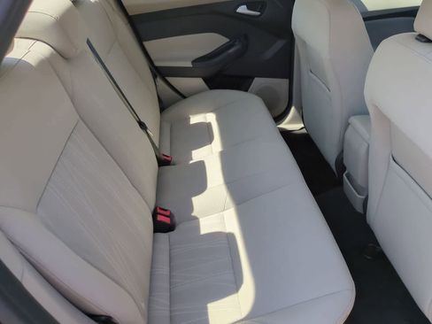 Used 2016 Ford Focus SE w/ SE Cold Weather Package FWD image 20
