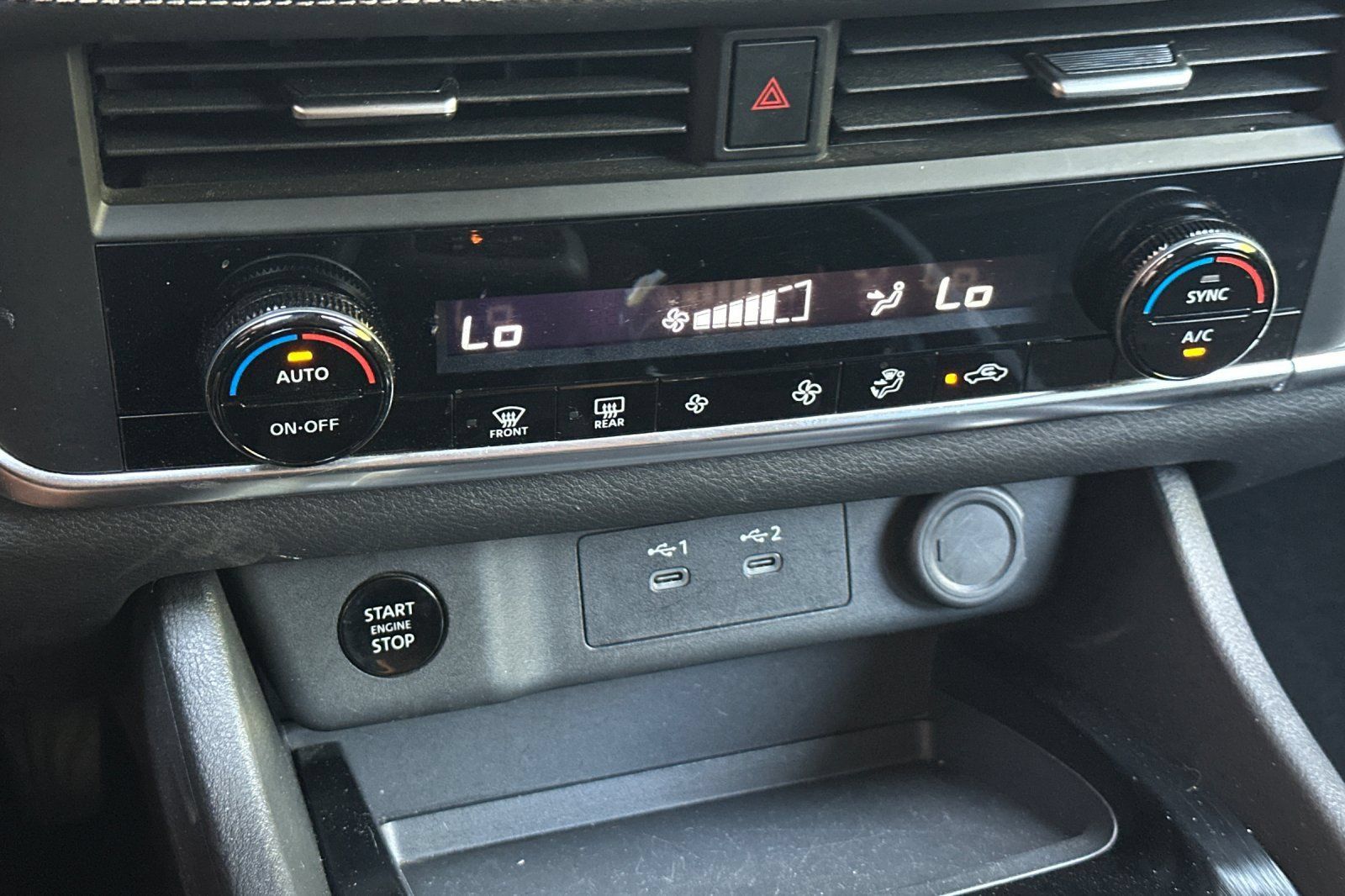 Used 2025 Nissan Rogue SV FWD image 27