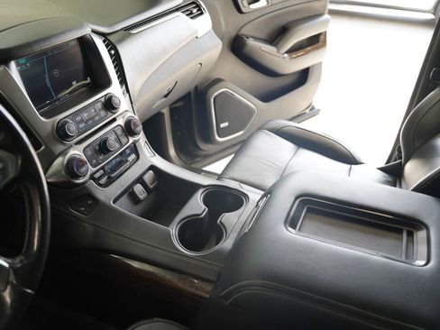 Used 2019 Chevrolet Tahoe LT w/ Luxury Package AWD/4WD image 18
