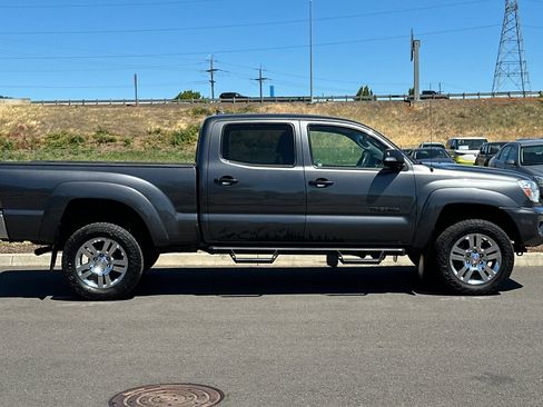 Used 2014 Toyota Tacoma 4x4 Double Cab w/ Limited Package image 2