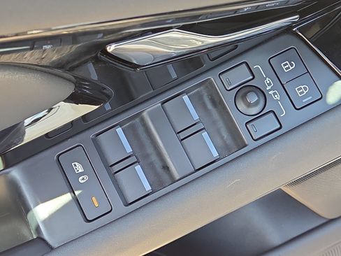 Used 2024 Land Rover Range Rover Evoque S AWD/4WD image 23