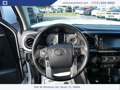 Used 2018 Toyota Tacoma SR5 RWD image 12