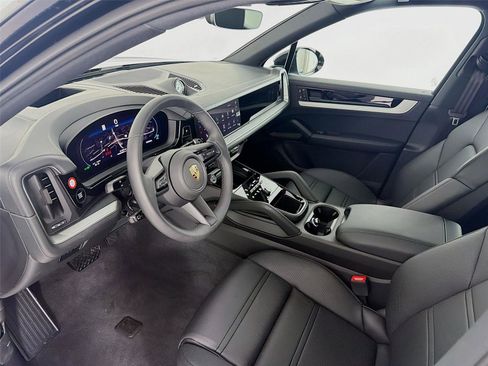 New 2025 Porsche Cayenne image 4