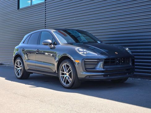 Certified 2025 Porsche Macan AWD/4WD image 9