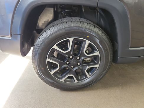 Used 2018 Jeep Compass Trailhawk w/ Leather Interior Group AWD/4WD image 15